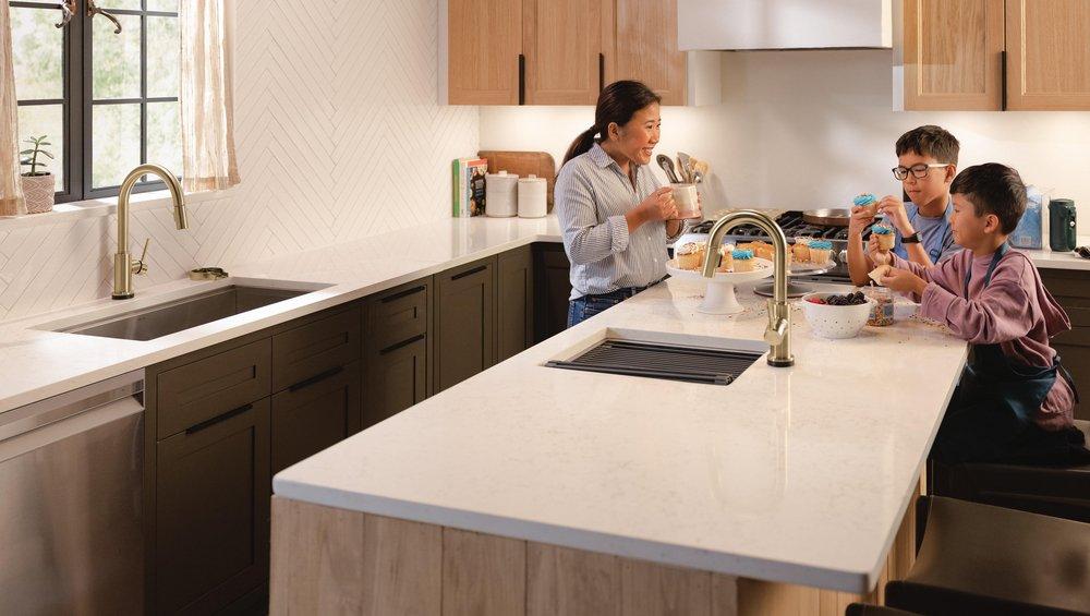 Delta Faucet Brilliance® Champagne Bronze Glass Rinser 