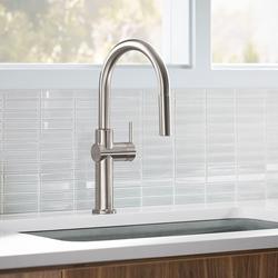 Single Handle Pull Down Kitchen Faucet in Vibrant&reg; Stainless