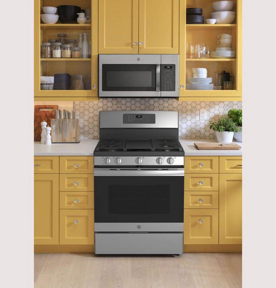 GE&reg; Stainless Steel 30 in. Gas 5-Burner Sealed Freestanding Range 