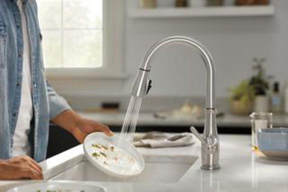 Single Handle Pull Down Kitchen Faucet in Stainless 