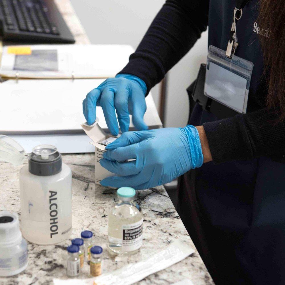 Ammex USA Blue Nitrile Disposable Exam Gloves in Blue (Box of 100) 