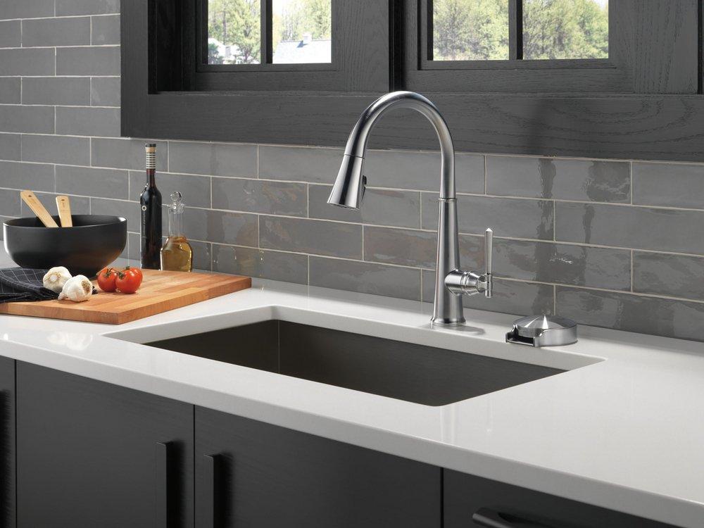 Delta Faucet Lumicoat&reg; Arctic Stainless Single Handle Pull Down Kitchen Faucet 