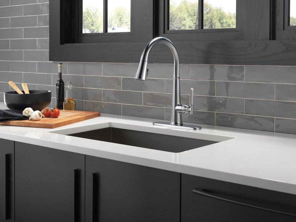 Delta Faucet Lumicoat&reg; Arctic Stainless Single Handle Pull Down Kitchen Faucet 