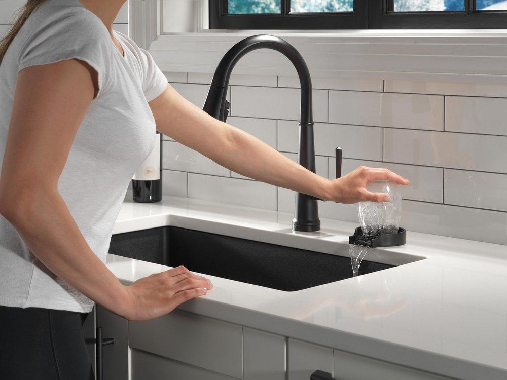 Delta Faucet Matte Black Single Handle Pull Down Touch Activated Kitchen Faucet 