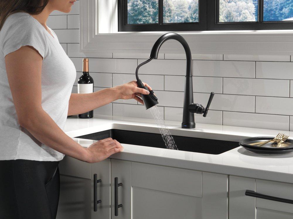 Delta Faucet Matte Black Single Handle Pull Down Touch Activated Kitchen Faucet 