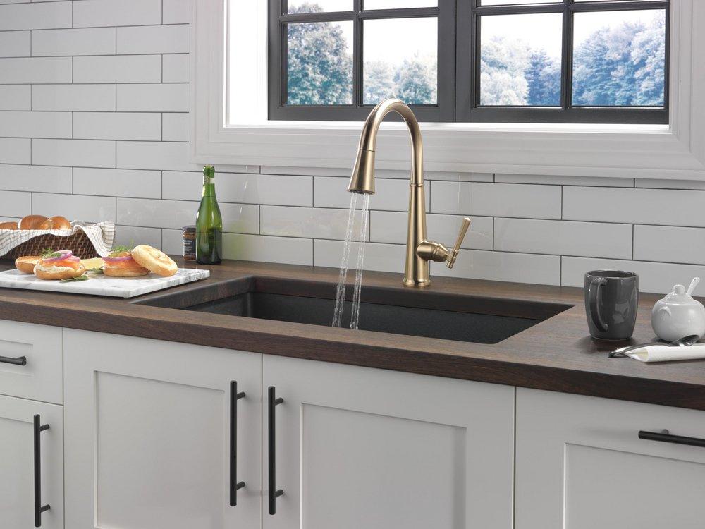 Delta Faucet Lumicoat&reg; Champagne Bronze Single Handle Pull Down Kitchen Faucet 