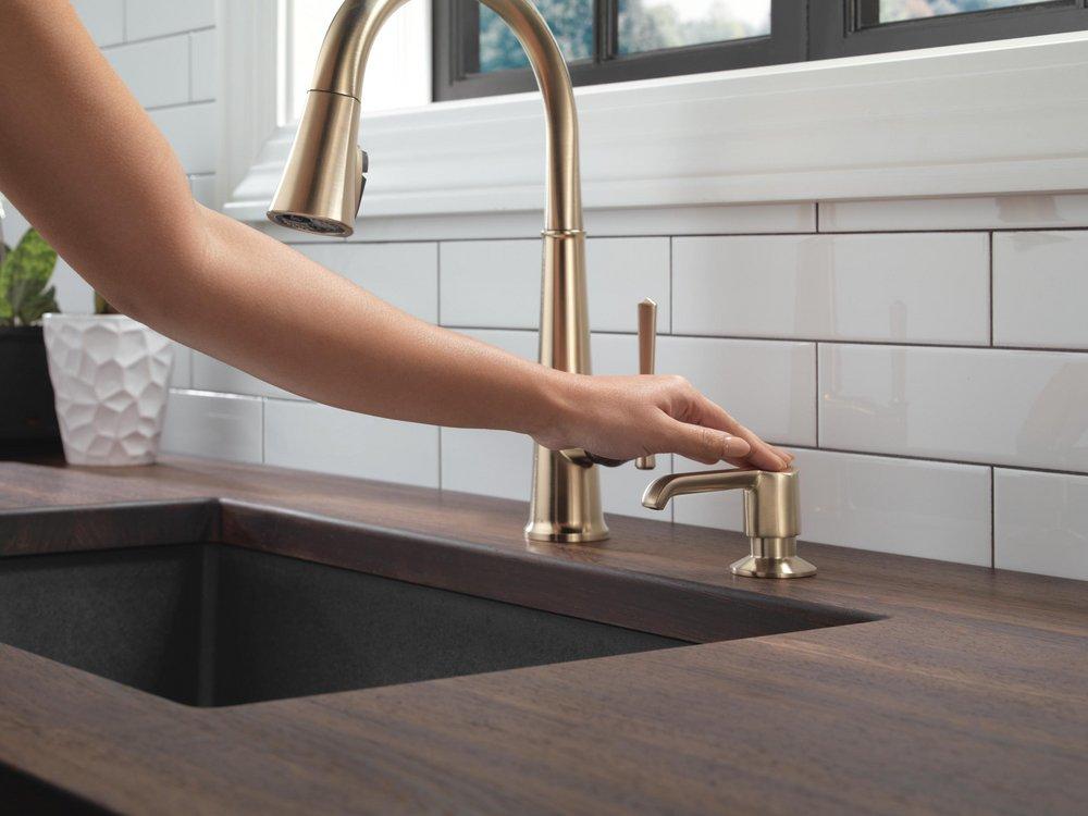 Delta Faucet Lumicoat&reg; Champagne Bronze Single Handle Pull Down Kitchen Faucet 