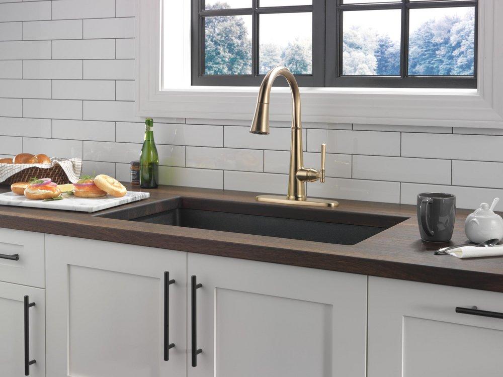 Delta Faucet Lumicoat&reg; Champagne Bronze Single Handle Pull Down Kitchen Faucet 
