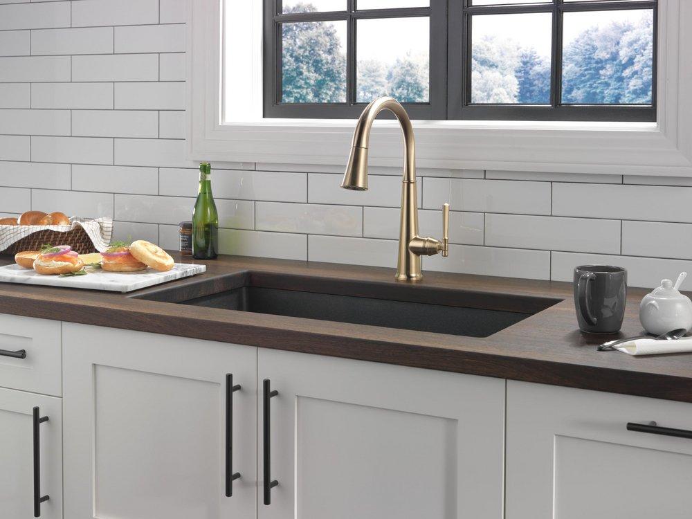 Delta Faucet Lumicoat Champagne Bronze Single Handle Pull Down Kitchen Faucet 