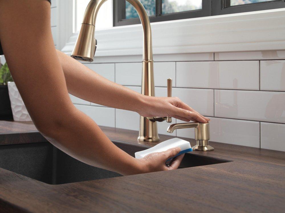 Delta Faucet Lumicoat&trade; Champagne Bronze Single Handle Pull Down Kitchen Faucet 