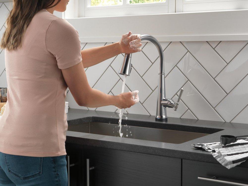 Delta Faucet Lumicoat Arctic Stainless Single Handle Pull Down Touch Activated Kitchen Faucet 