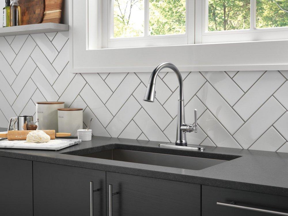 Delta Faucet Lumicoat Arctic Stainless Single Handle Pull Down Touch Activated Kitchen Faucet 