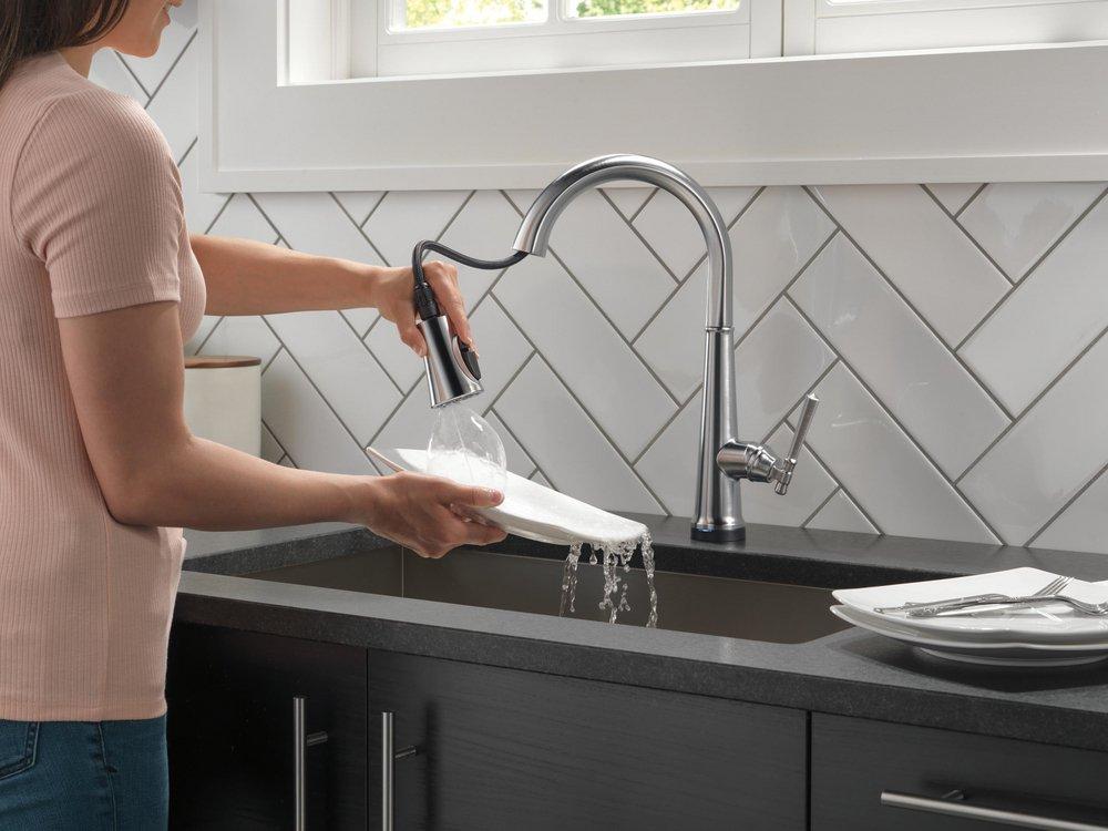 Delta Faucet Lumicoat&trade; Arctic Stainless Single Handle Pull Down Touch Activated Kitchen Faucet 