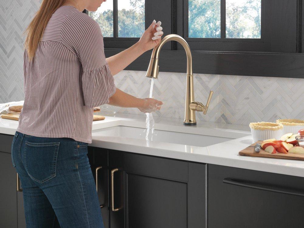 Delta Faucet Lumicoat Champagne Bronze Single Handle Pull Down Touch Activated Kitchen Faucet 