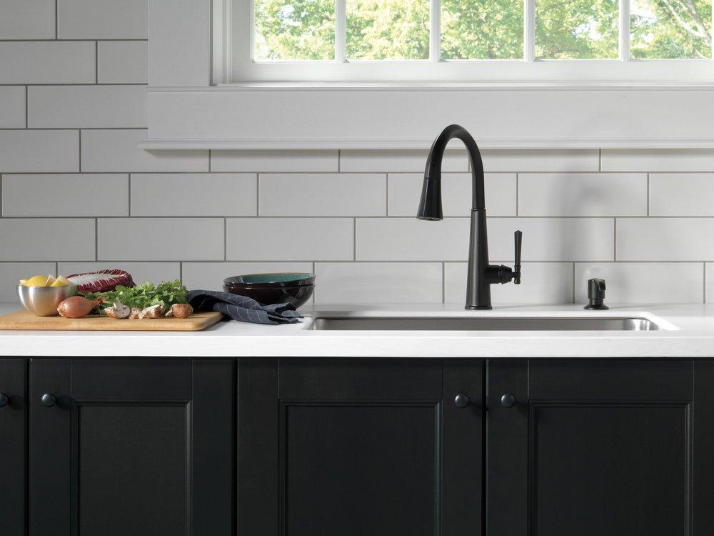 Delta Faucet Matte Black Single Handle Pull Down Kitchen Faucet 
