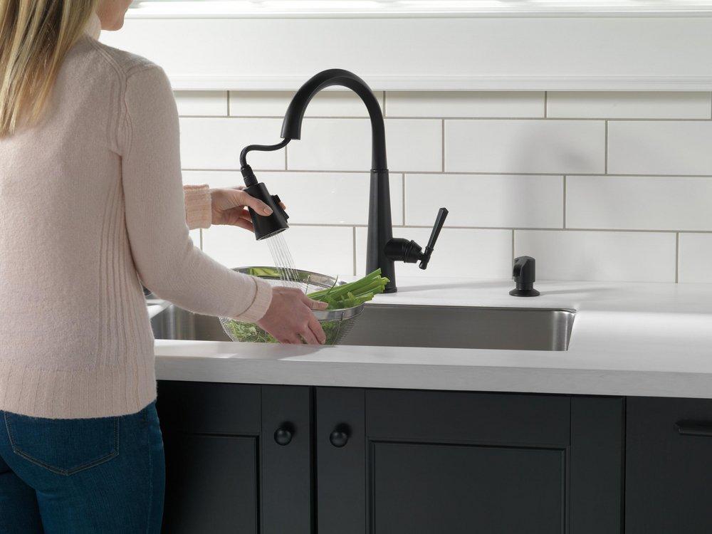Delta Faucet Matte Black Single Handle Pull Down Kitchen Faucet 