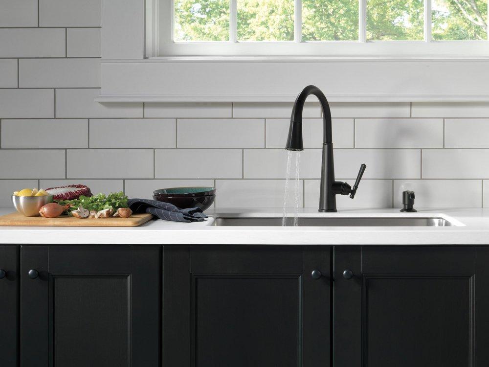Delta Faucet Matte Black Single Handle Pull Down Kitchen Faucet 