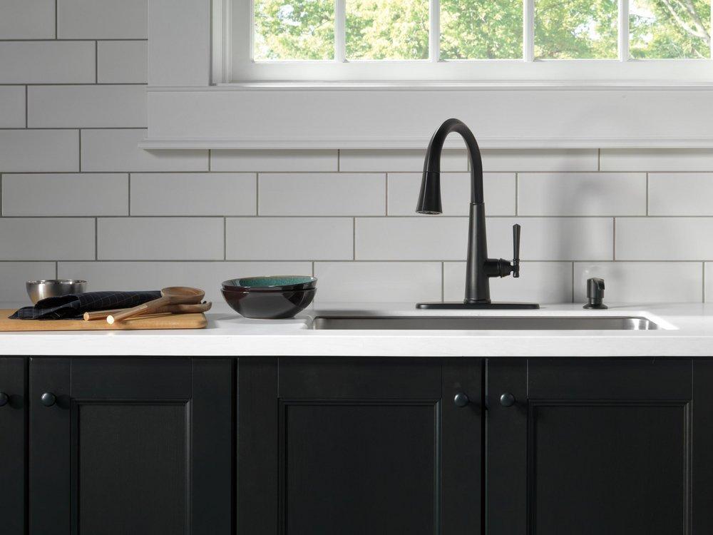 Delta Faucet Matte Black Single Handle Pull Down Kitchen Faucet 