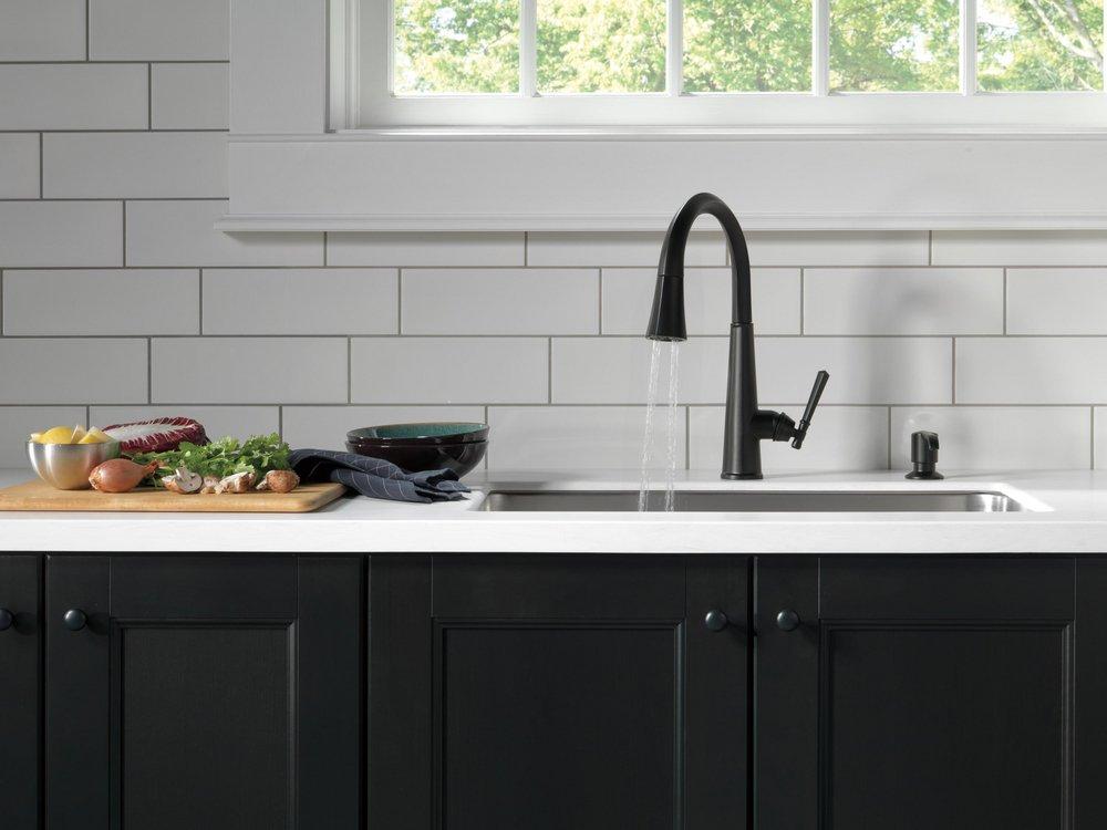 Delta Faucet Matte Black Single Handle Pull Down Kitchen Faucet 