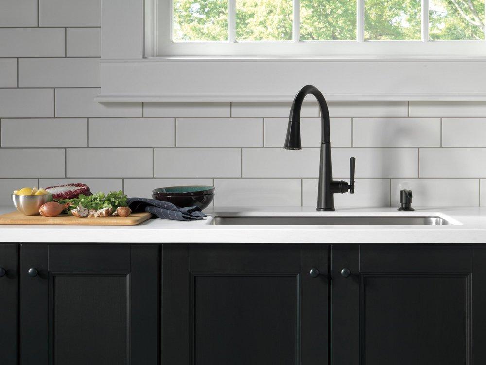 Delta Faucet Matte Black Single Handle Pull Down Kitchen Faucet 