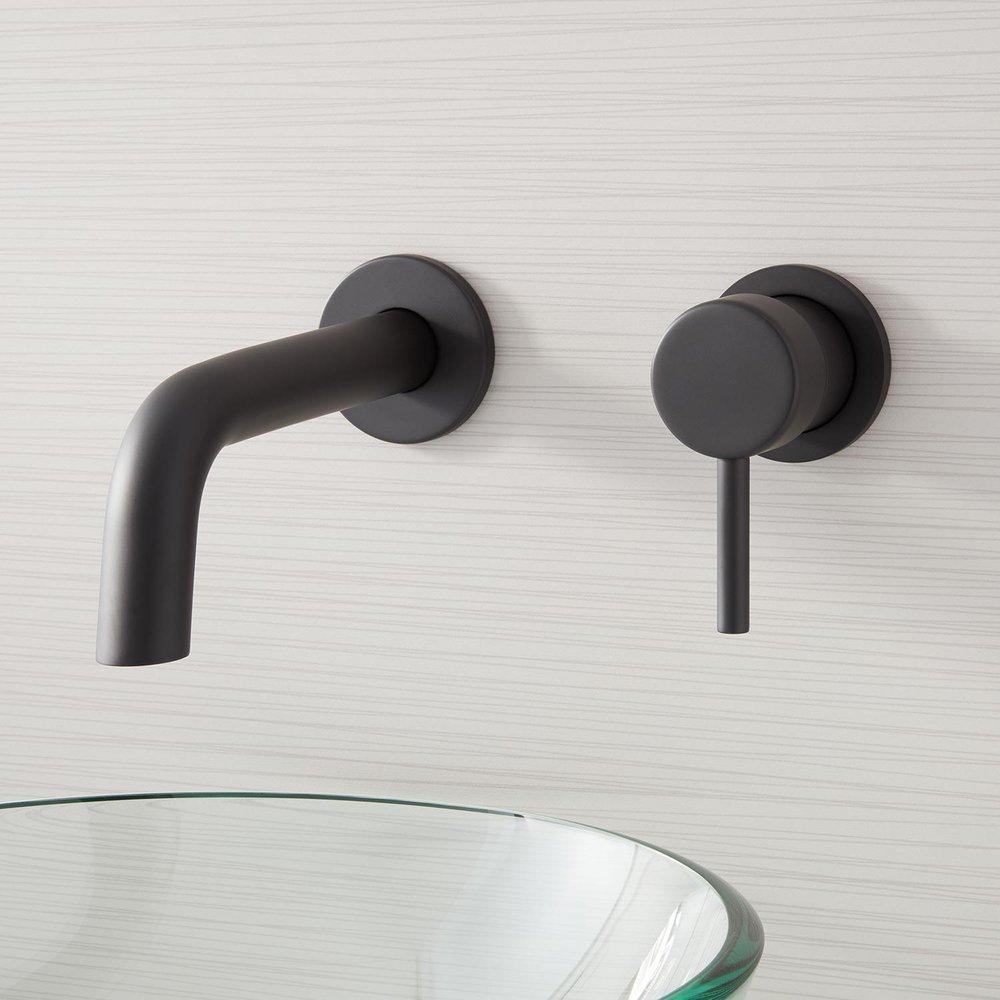 Single Handle Wall Mount Bathroom Sink Faucet in Matte Black 