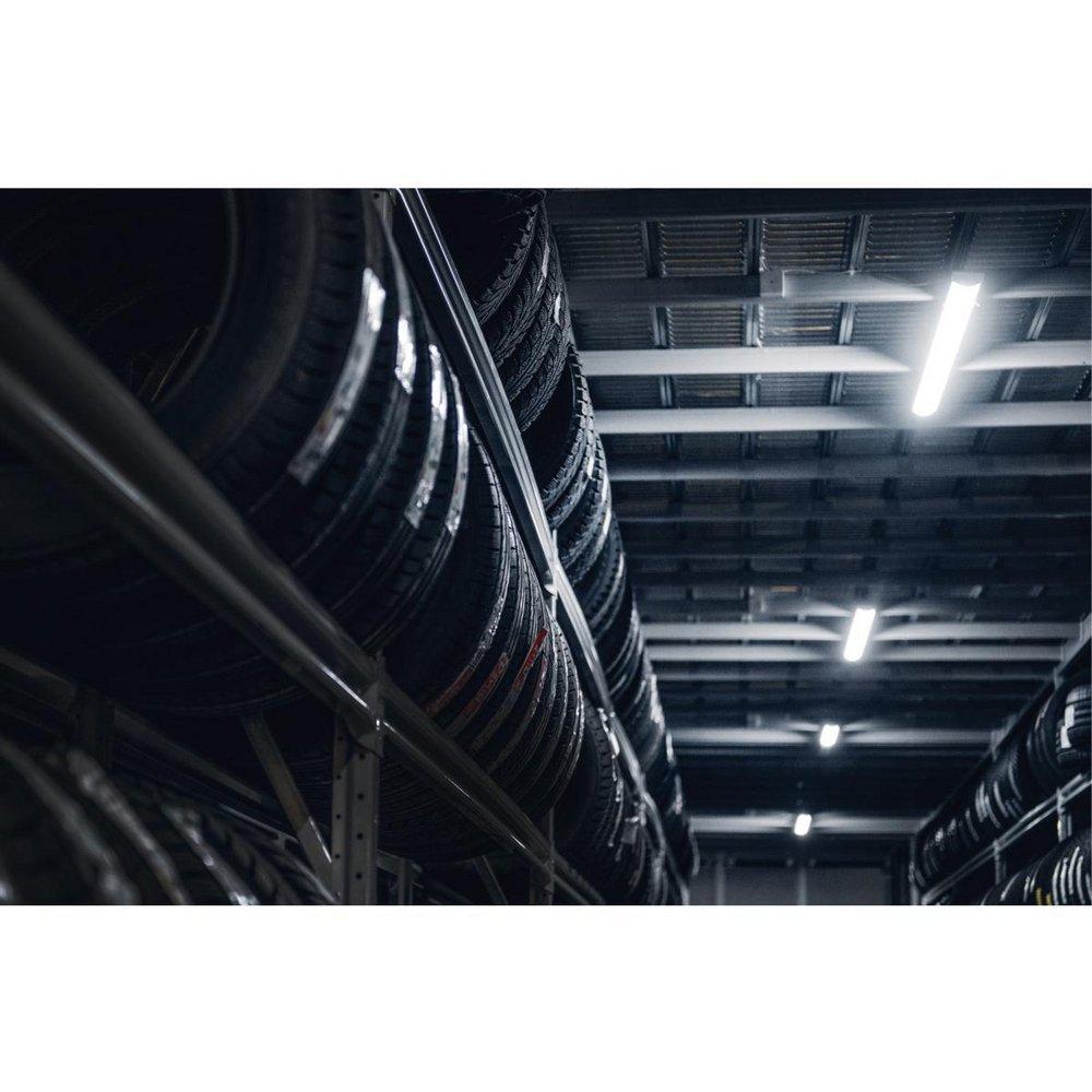 NUVO White 6750 Lumen 5000 Kelvin 1-Light Integrated LED Linear Fluorescent Lighting 