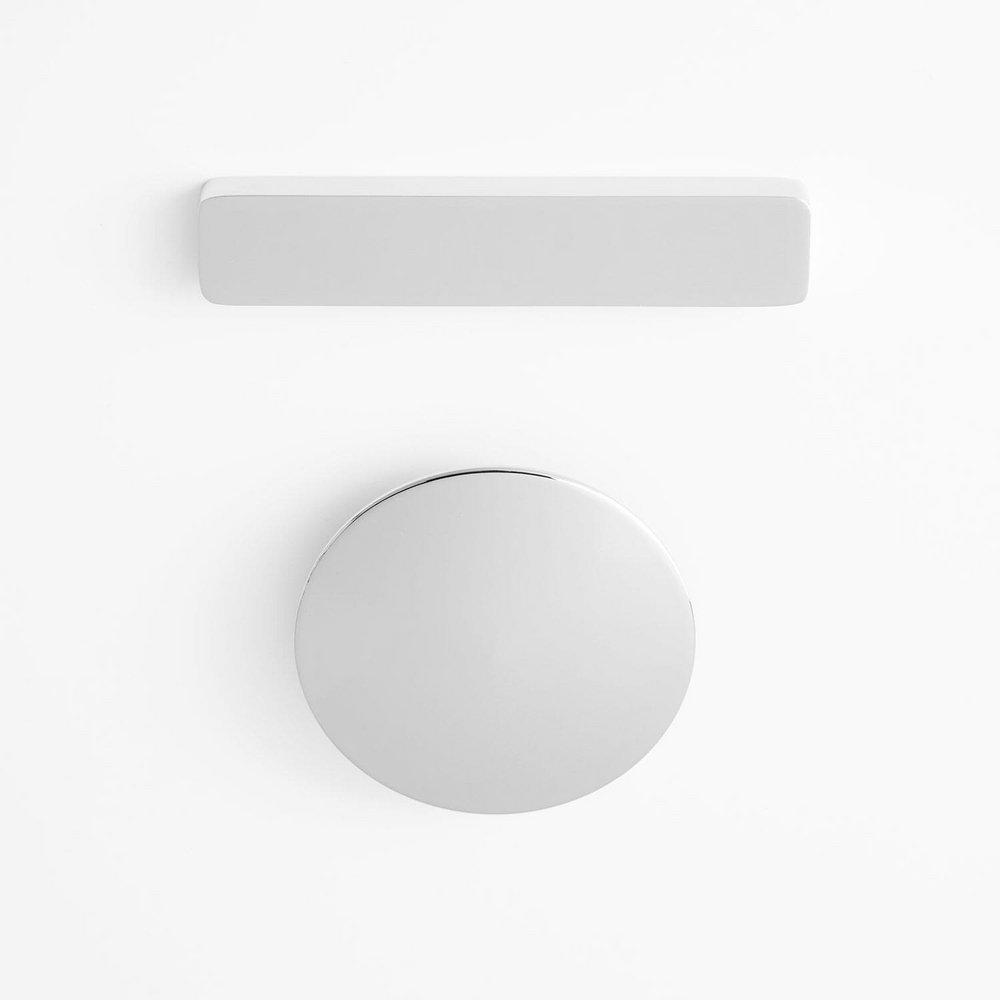 Signature Hardware White 67-15/16 x 30-7/8 in. Freestanding Bathtub with Center Drain 