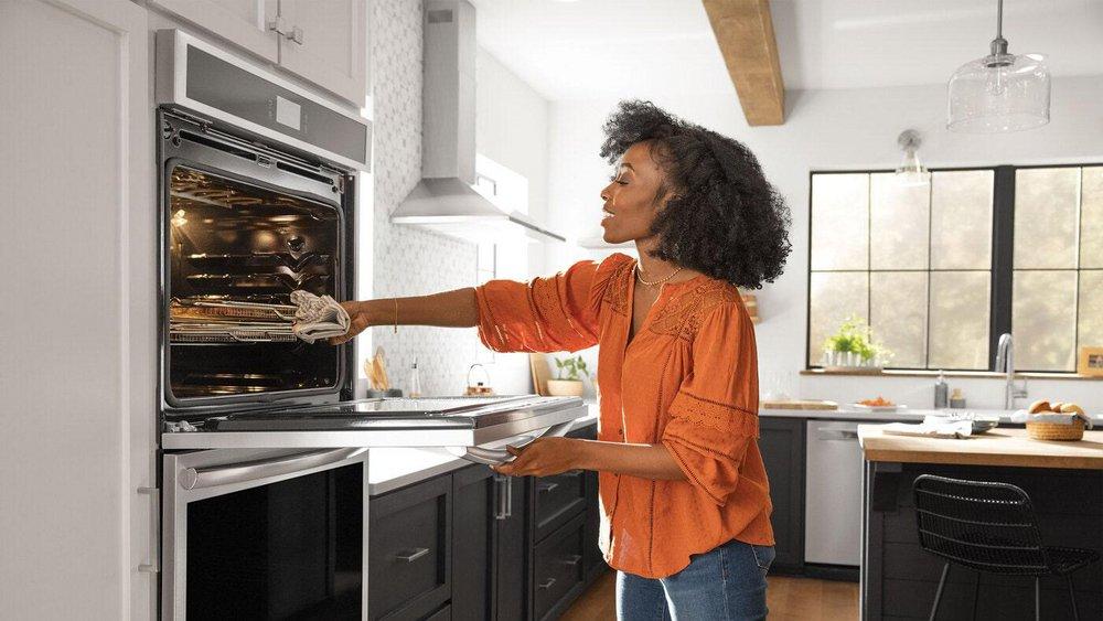 Frigidaire Gallery Black Stainless Steel 29-7/8 in. 10.6 cu. ft. 40A Drop Down Wall Mount Double Oven 