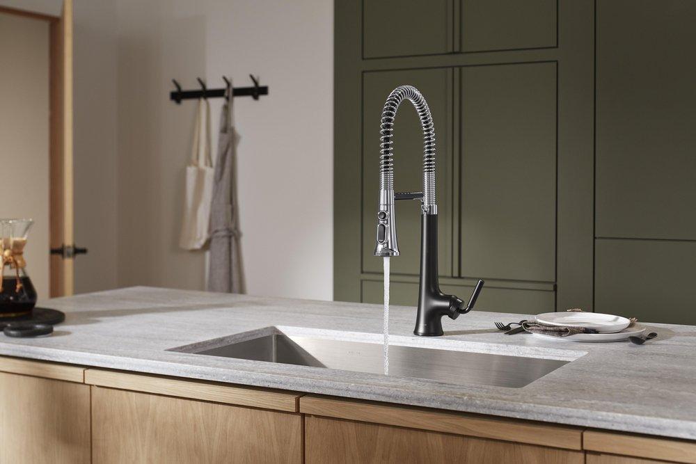 KOHLER Polished Chrome/Matte Black Single Handle Pull Down Kitchen Faucet 