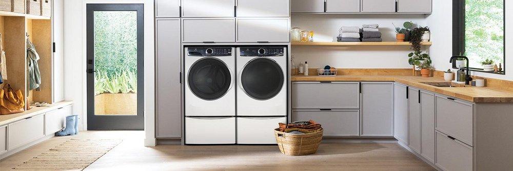Electrolux White 27 x 38 x 32 in. 4.5 cu. ft. 15A Front Load Washer 