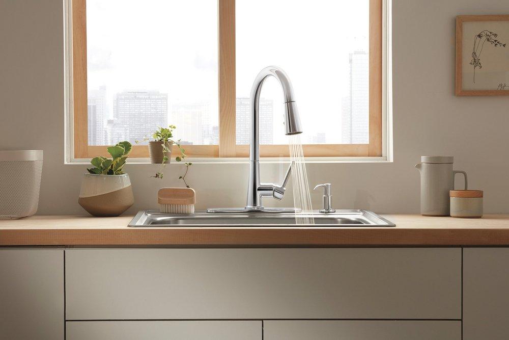 Single Handle Pull Down Kitchen Faucet 