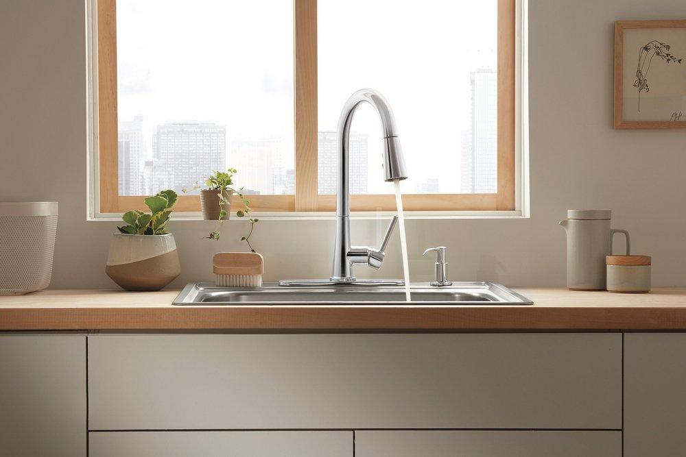 Single Handle Pull Down Kitchen Faucet 