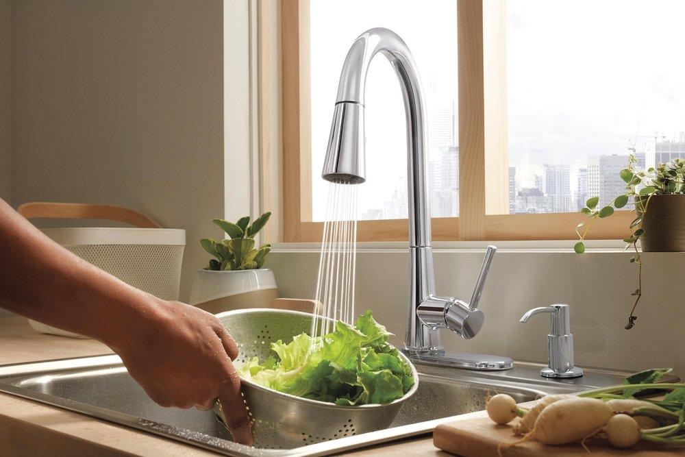 Single Handle Pull Down Kitchen Faucet 