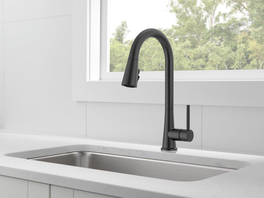 Peerless® Matte Black Single Handle Pull Down Kitchen Faucet 