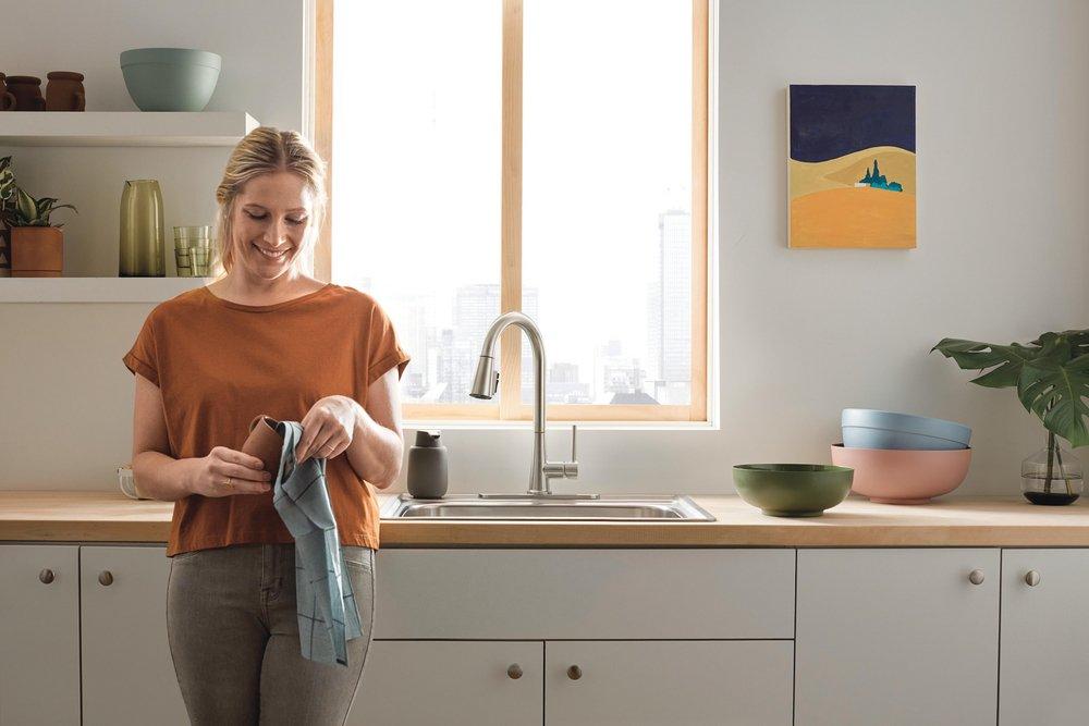 Peerless® Stainless Single Handle Pull Down Kitchen Faucet 