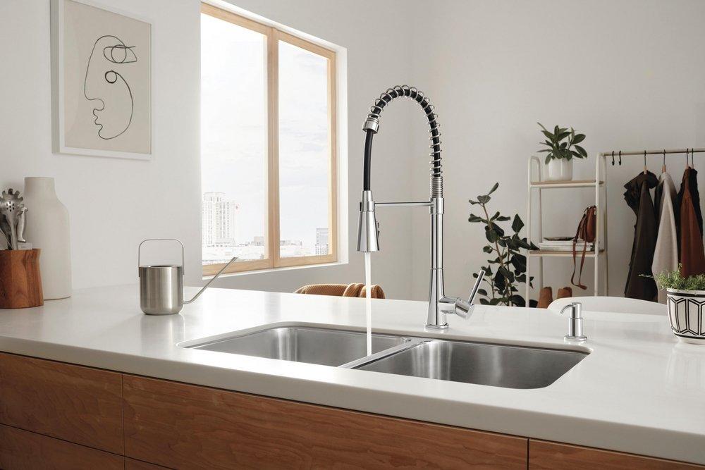 Single Handle Pull Down Kitchen Faucet with Side Spray 