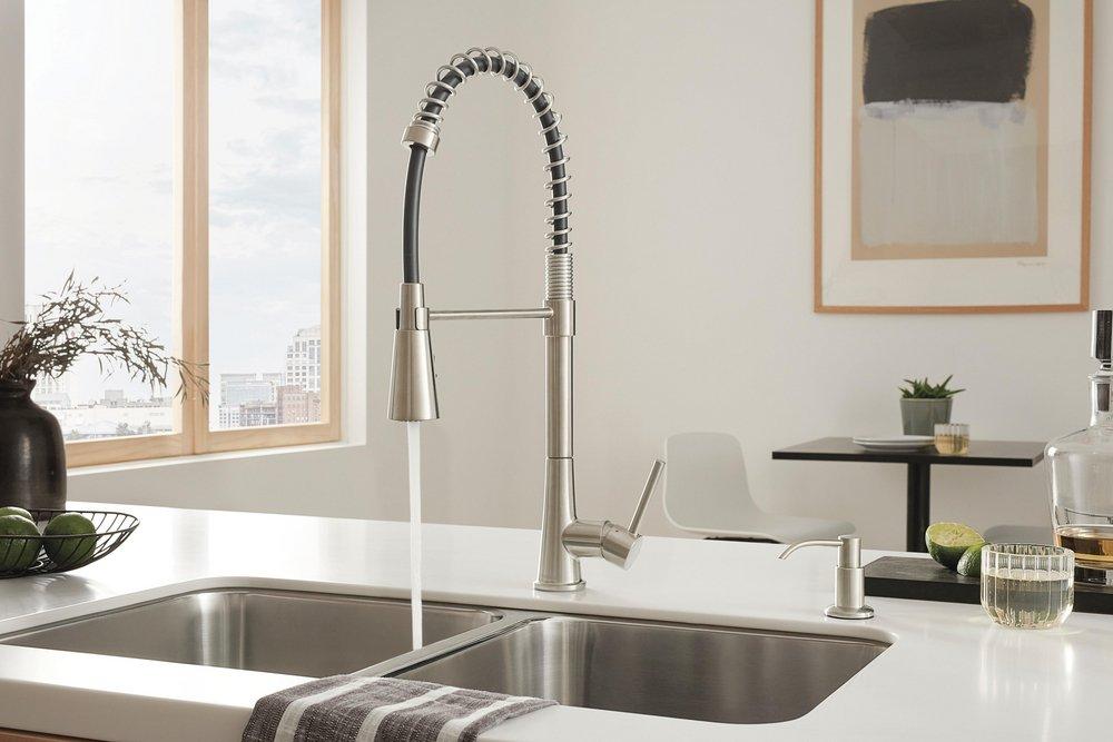Single Handle Pull Down Kitchen Faucet 