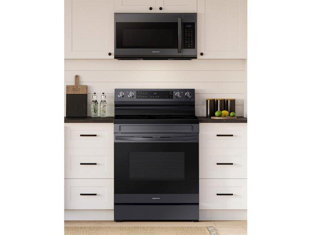 Samsung Fingerprint Resistant Black Stainless Steel 29-15/16 in. 6.3 cu. ft. 5-Burner Radiant Freestanding Range 