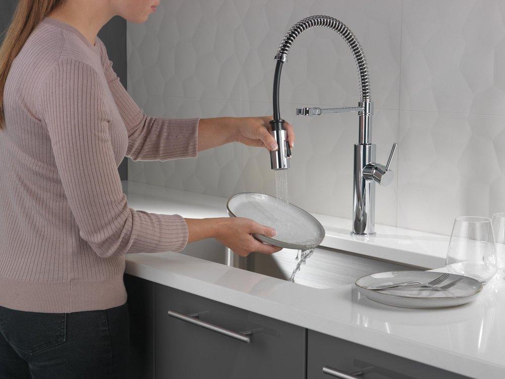 Delta Faucet Chrome Single Handle Pull Down Kitchen Faucet 