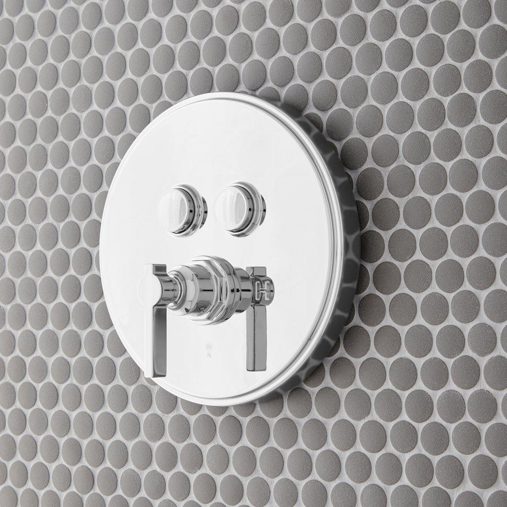 Single Handle Bathtub & Shower Faucet in Chrome 