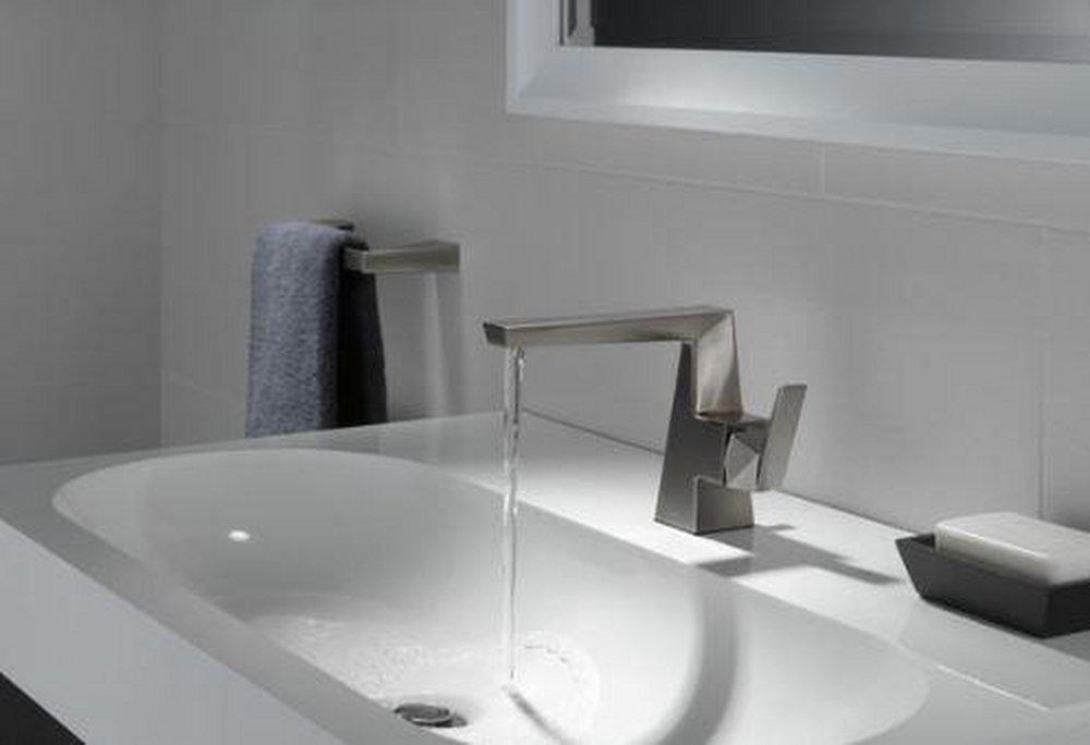 Single Handle Bathroom Sink Faucet 