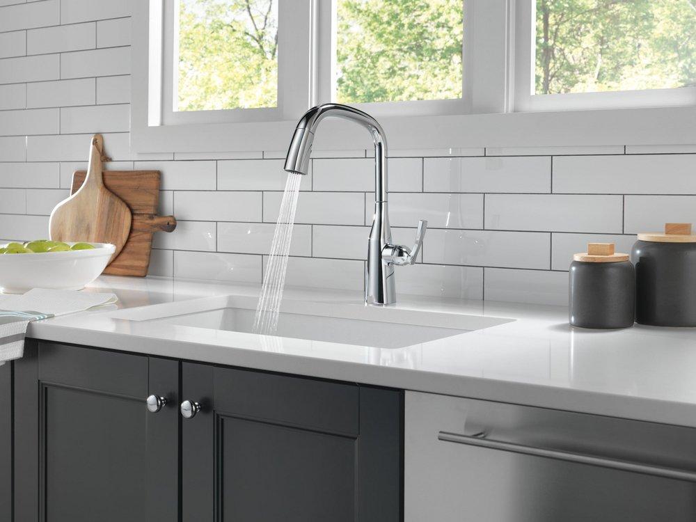 Delta Faucet Lumicoat Chrome Single Handle Pull Down Kitchen Faucet 