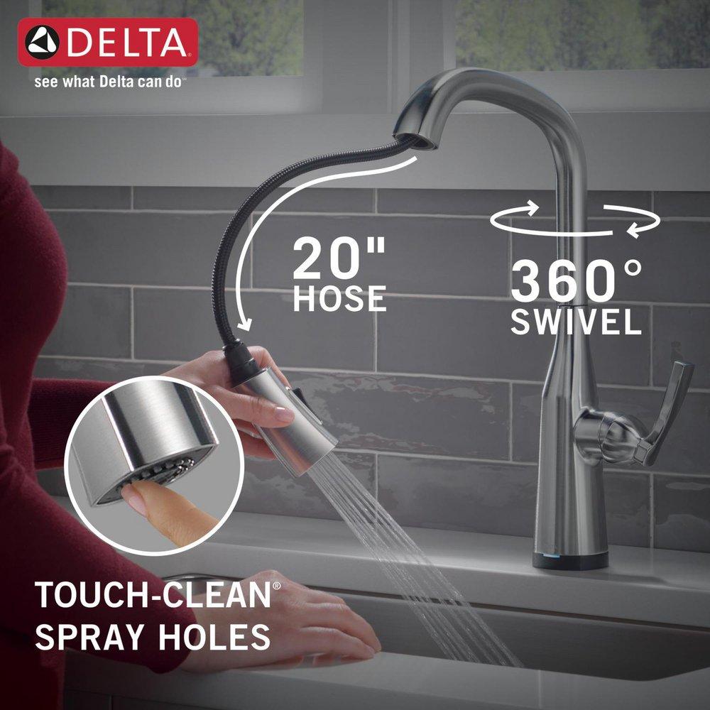 Single Handle Pull Down Kitchen Faucet in Arctic Stainless 