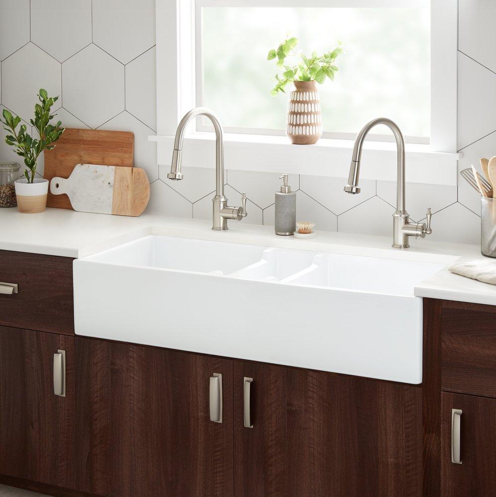 Signature Hardware White 32-7/8 x 19-5/16 in. No Hole Fireclay 1 Bowl Farmhouse and Apron Front Kitchen Sink 