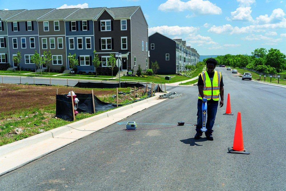 Single Frequency Pipe and Cable Locator 