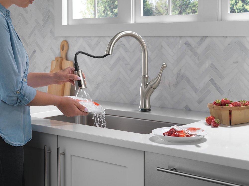 Delta Faucet SpotShield Stainless Single Handle Pull Down Kitchen Faucet 