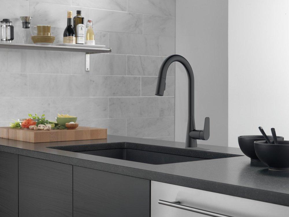 Delta Faucet Matte Black Single Handle Pull Down Kitchen Faucet 
