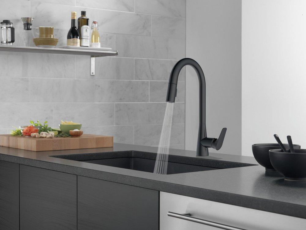 Delta Faucet Matte Black Single Handle Pull Down Kitchen Faucet 
