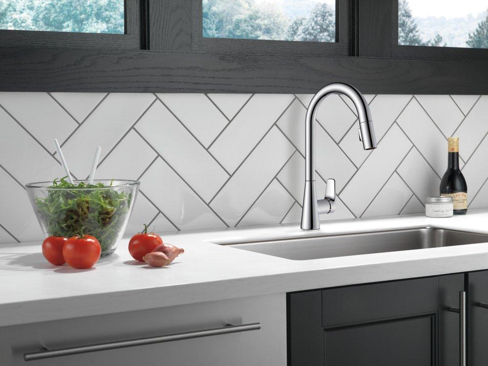 DELTA IXA JIVE SINGLE HANDLE PULL-DOWN KITCHEN FAUCET 