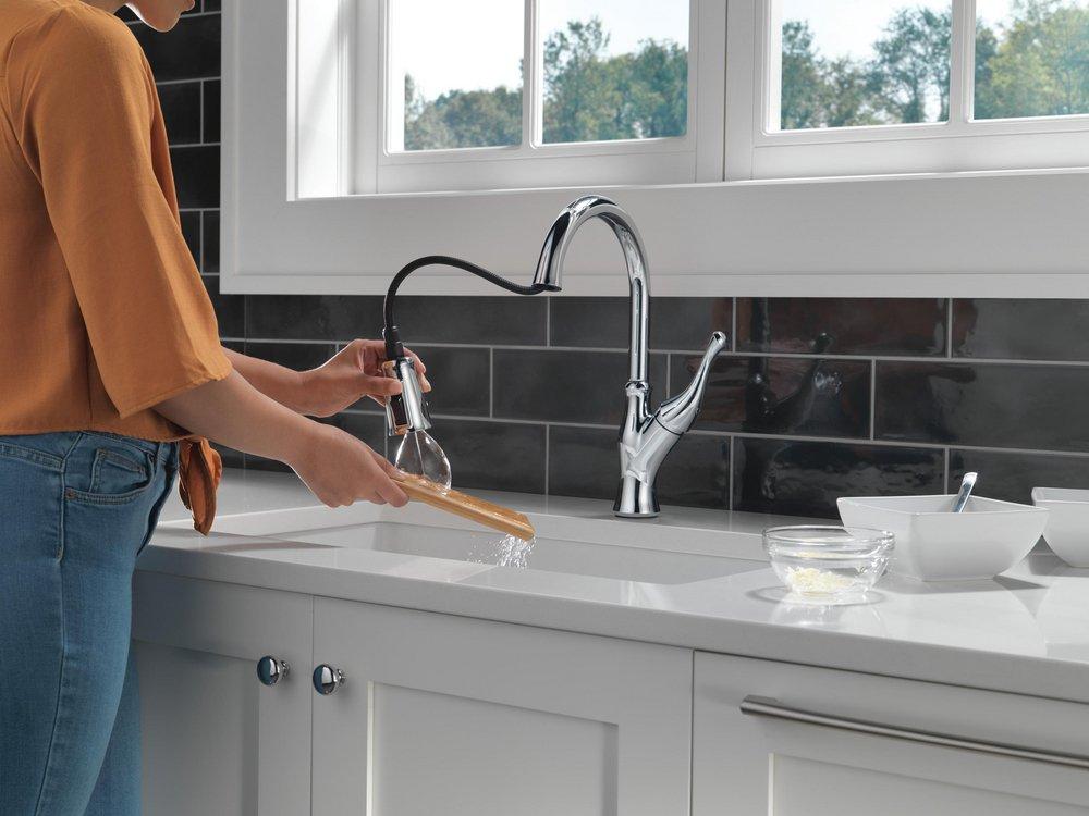 Delta Faucet Chrome Single Handle Pull Down Kitchen Faucet 
